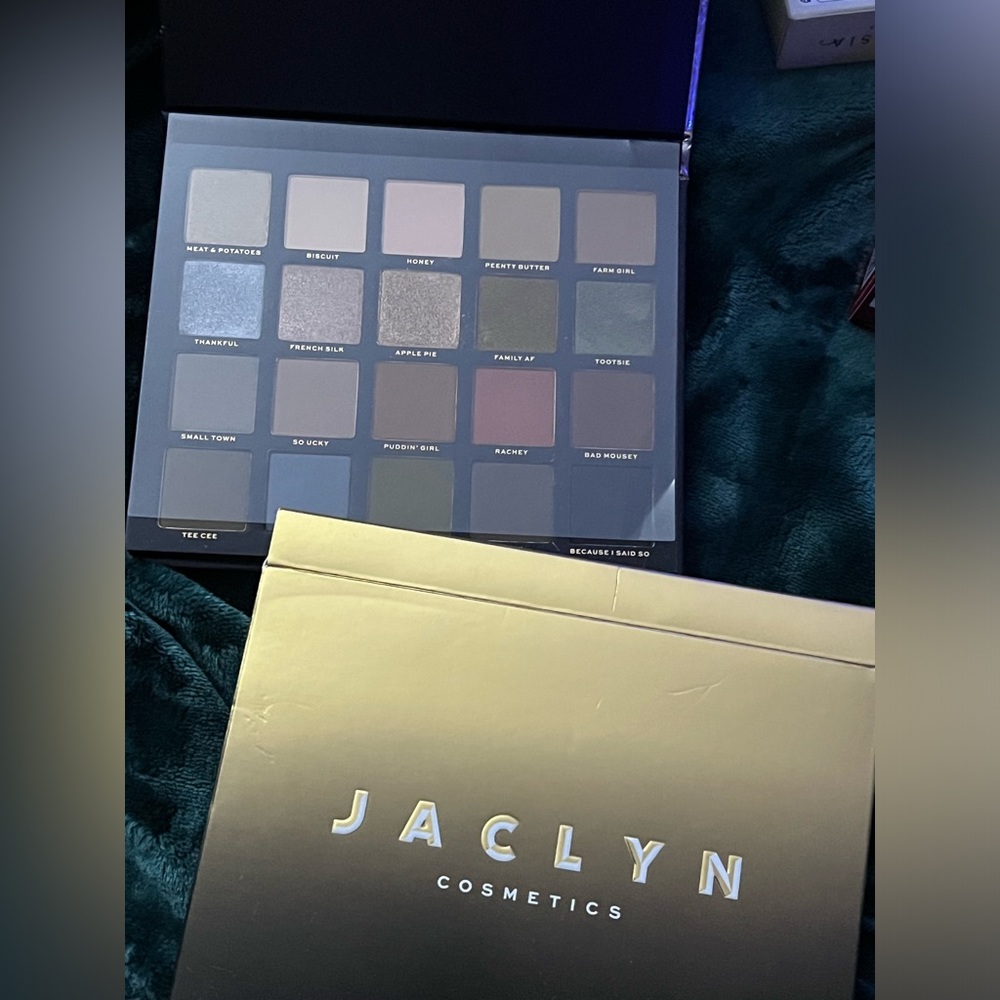Jaclyn pallet